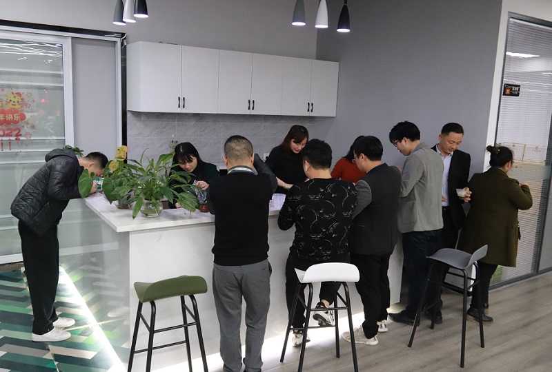 冬至湯圓餃子情，華邦瀛溫暖一家親
